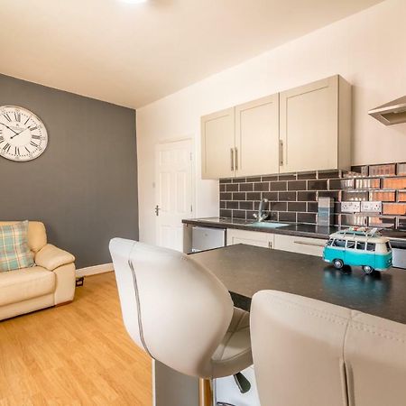 Platform Avenues Apartment 2 With Free Street Parking Кингстън ъпон Хъл Екстериор снимка