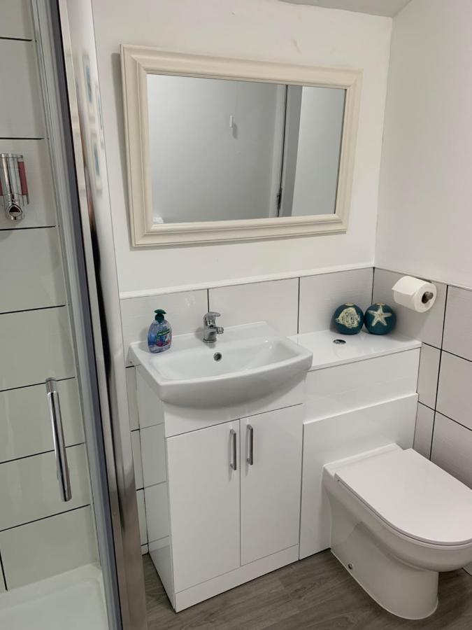 Platform Avenues Apartment 2 With Free Street Parking Кингстън ъпон Хъл Екстериор снимка