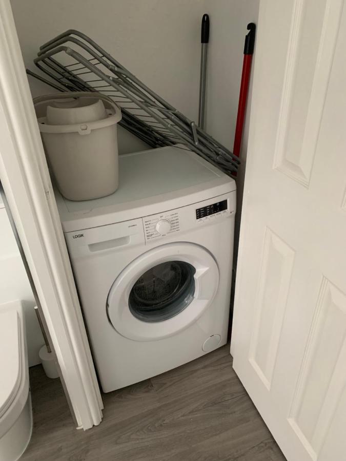 Platform Avenues Apartment 2 With Free Street Parking Кингстън ъпон Хъл Екстериор снимка